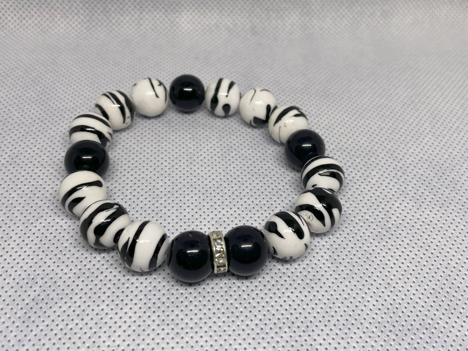 Black and white safari bead stretch bracelet