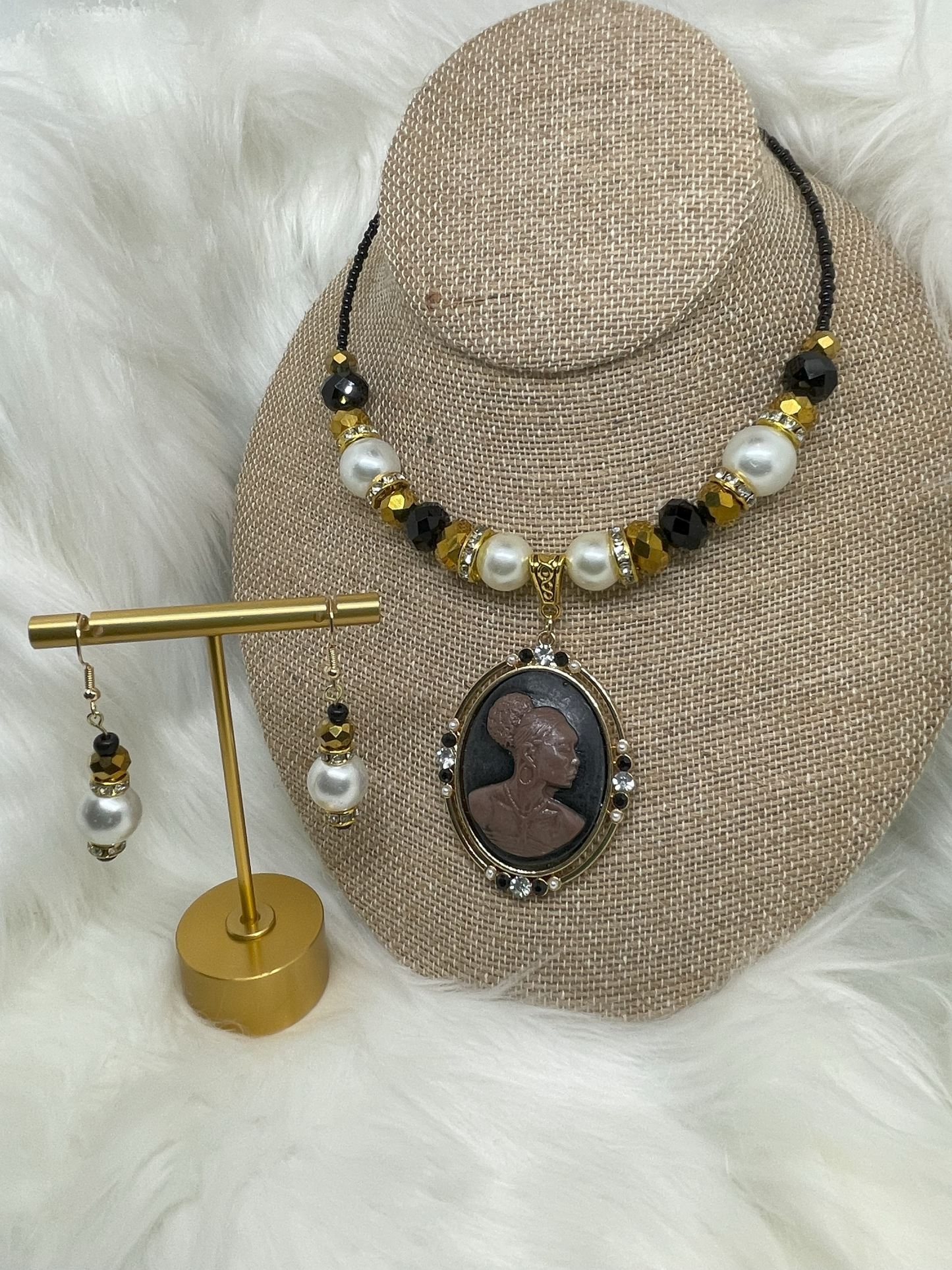 Queen Necklace & Earrings Set